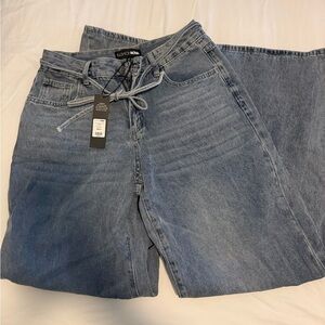 Fashion Nova woman’s loose denim vintage washed jeans with tie! Original tags.
